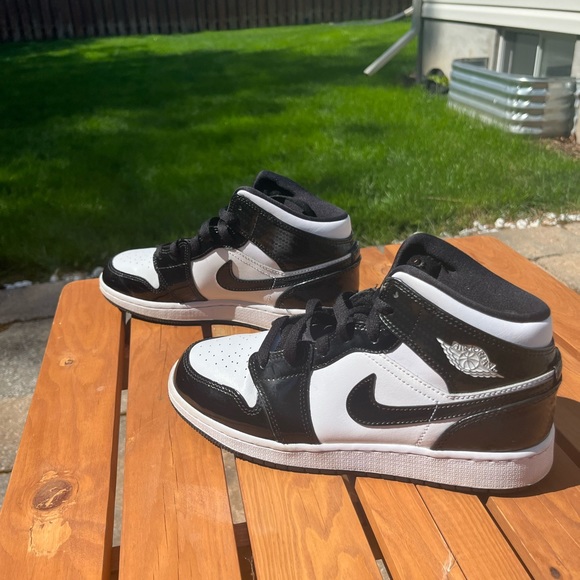 Air Jordan Sneakers - Picture 9 of 11